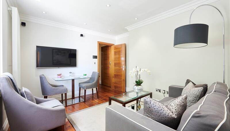 2 bed property in Garden House, Kensington Gardens Square, London